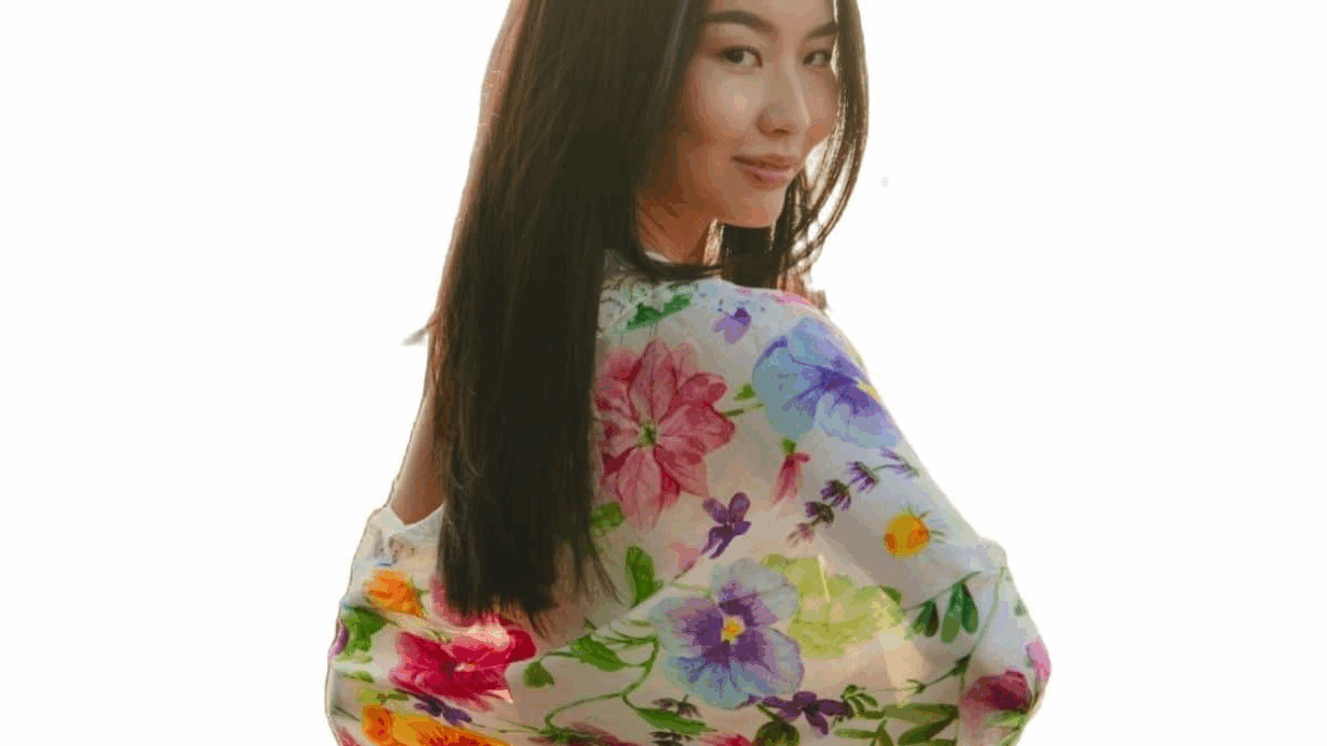 Lightweight Women’s Scarves for Summer Vs Cozy Wraps for Winter