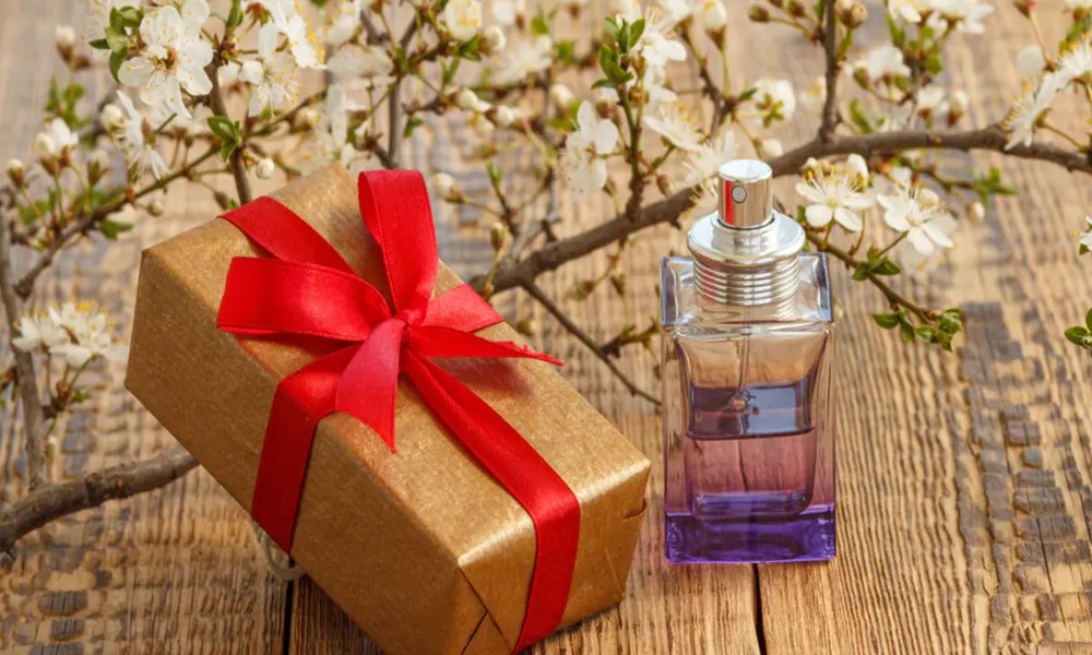 Fragrance Gifts for Men and Women: Finding the Perfect Scent for Every Occasion